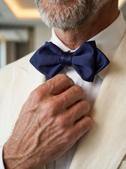 Papillon medio a punta già annodato blu scuro AMANTEA in seta raso