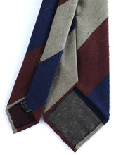 Cravatta 3 pieghe sfoderata verde chiaro/blu/marrone in seta shantung TRIGA