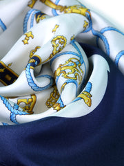 Foulard con fondo bianco in pura seta stampata KEYS