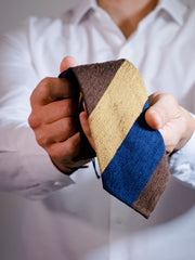 Cravatta 3 pieghe sfoderata marrone/oro in seta shantung TRIGA