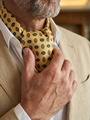 Ascot doppia punta giallo in seta inglese stampata COFFEE