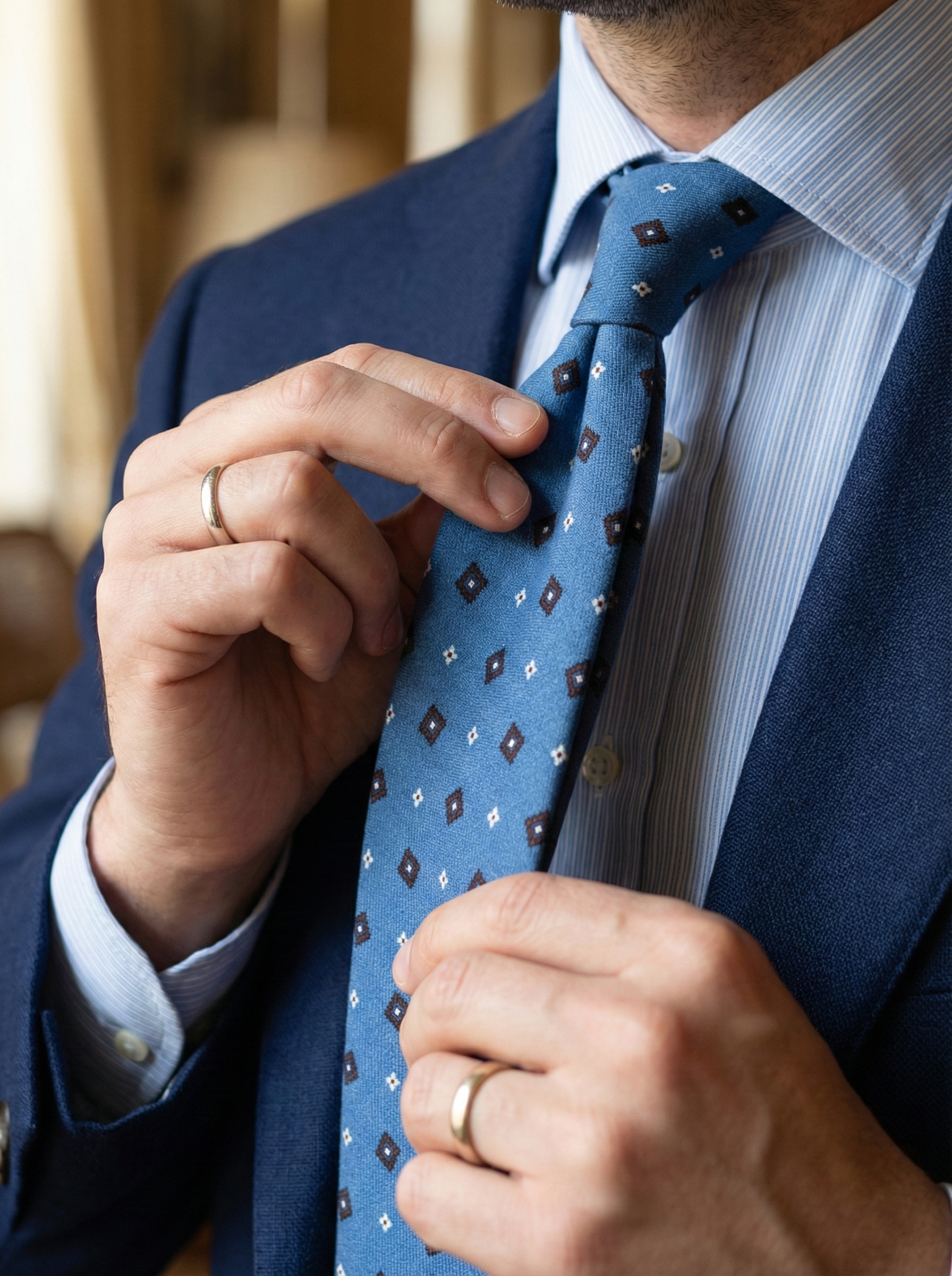 Cravatta blu avion 3 Pieghe FELIX in lana challis stampata inglese