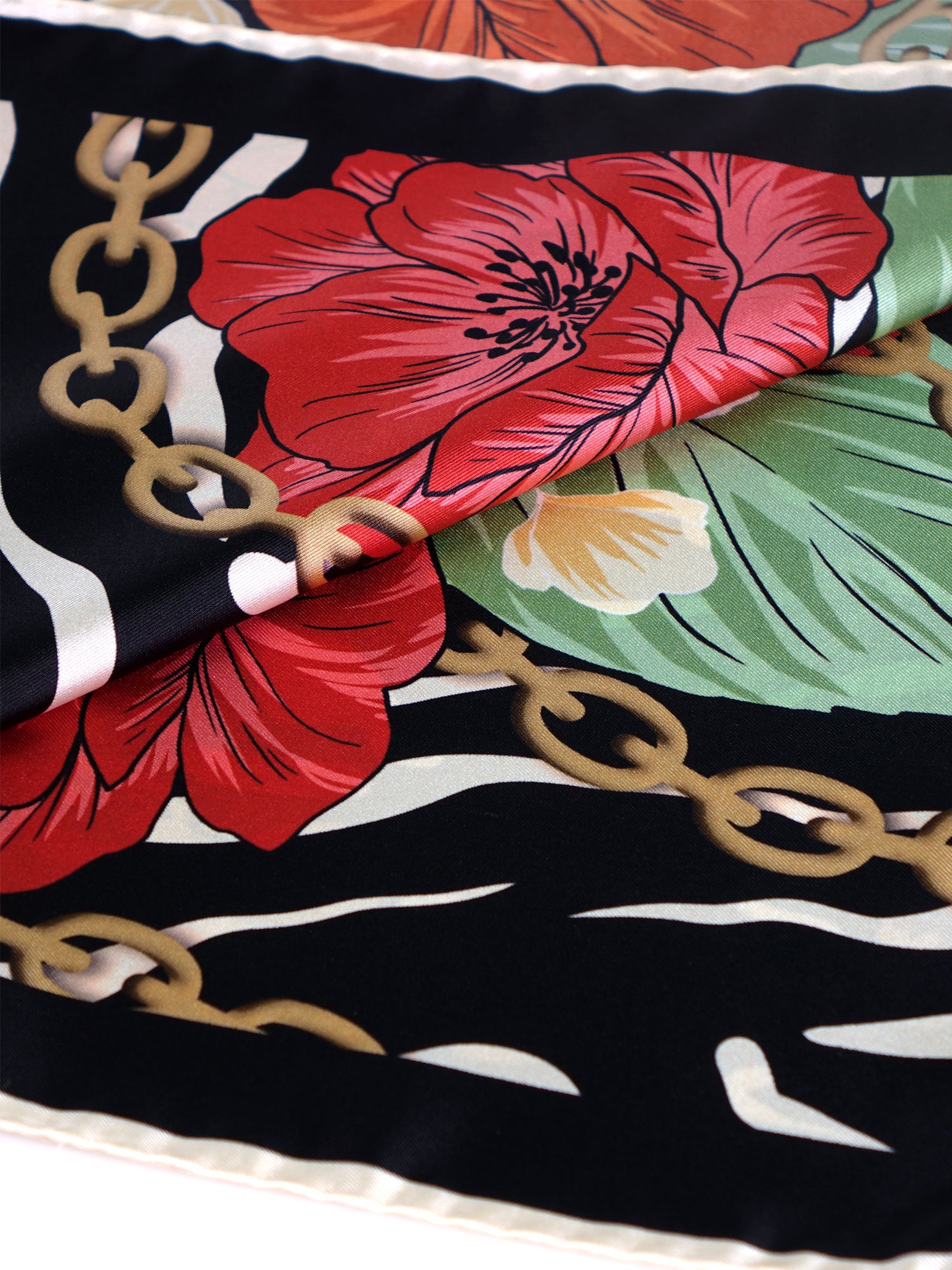 Foulard con fondo nero in pura seta stampata ROSE