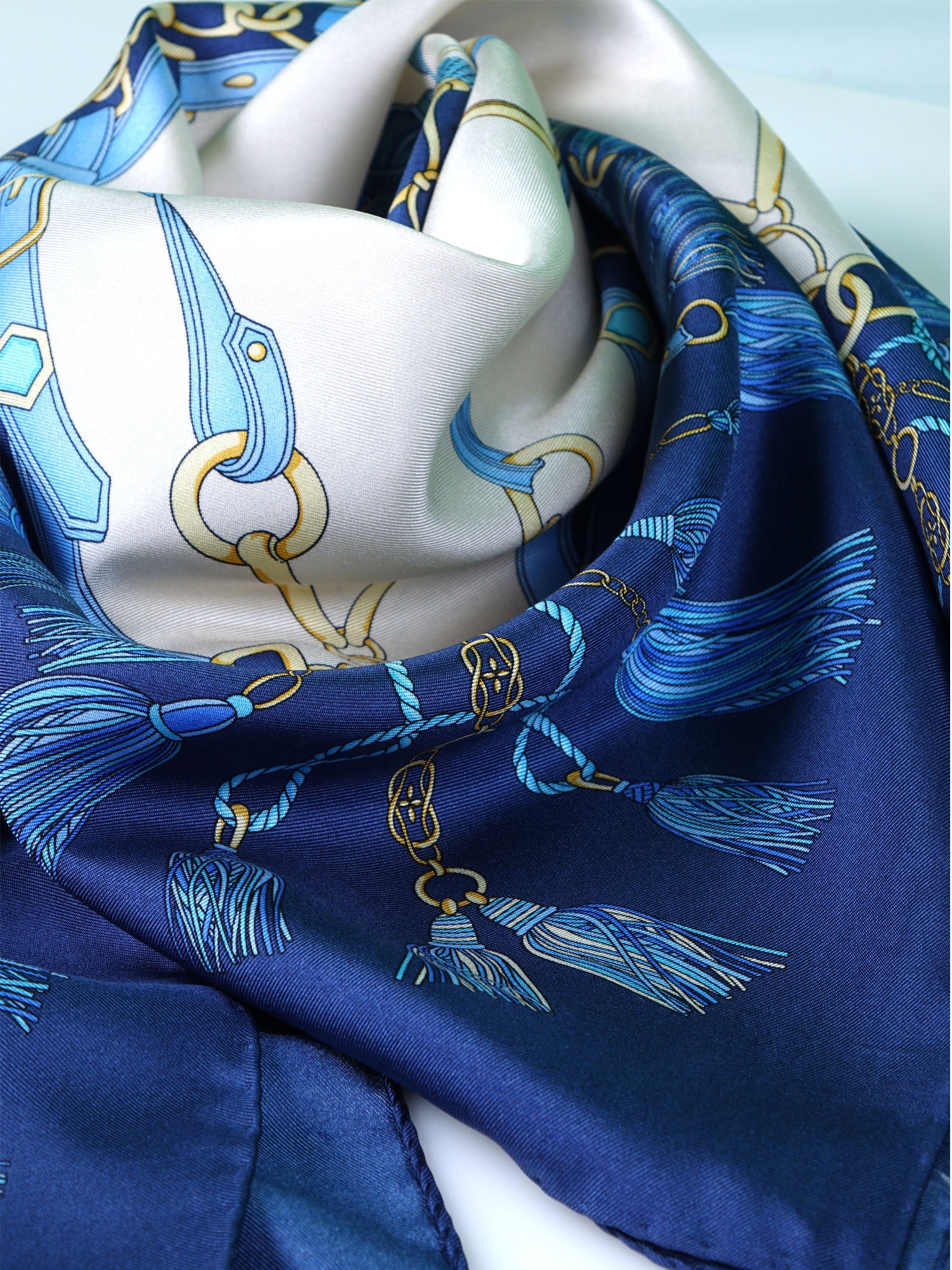 Foulard con fondo avorio in pura seta stampata CORDIN
