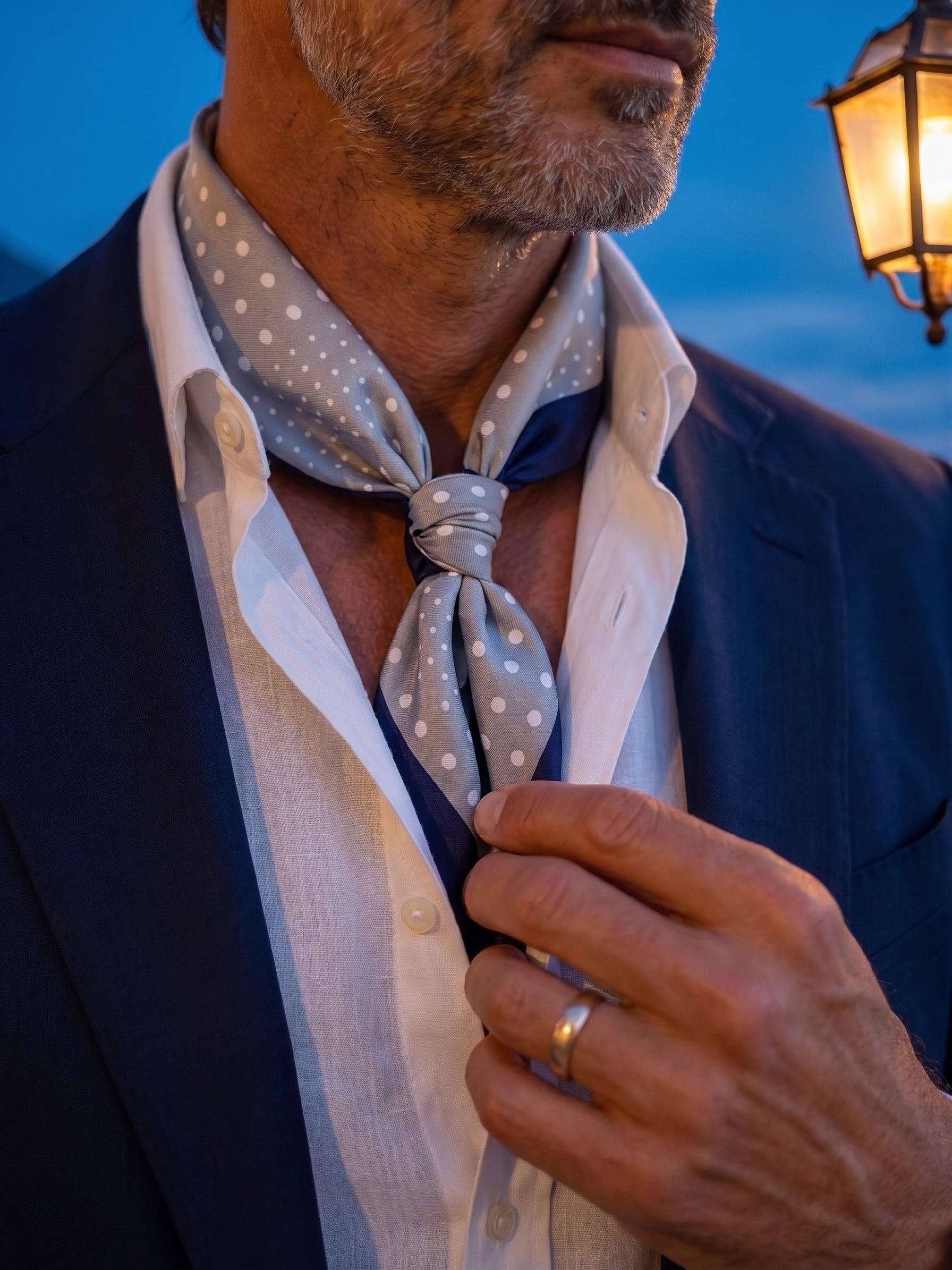 Foulard MULTIBALL grigio in seta stampata