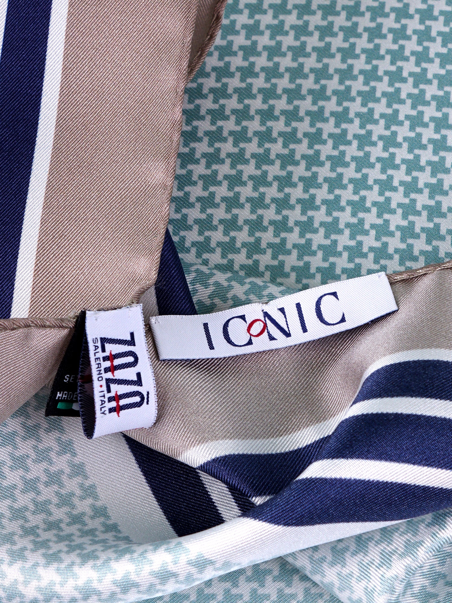 Foulard POL verde chiaro in seta stampata