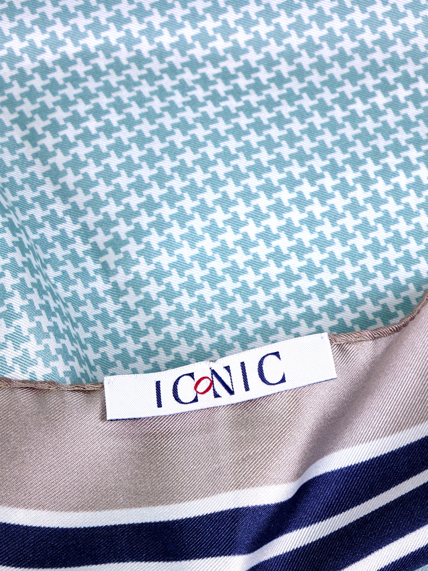 Foulard POL verde chiaro in seta stampata