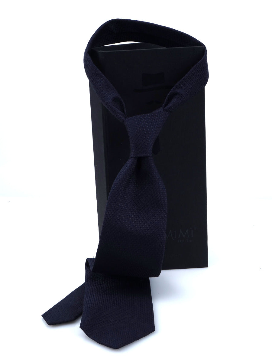 CRAVATTA SARTORIALE CLASSICA IN SETA BLU SCURO CRAVATTA SARTORIALE CLASSICA IN SETA BLU SCURO