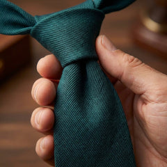 Cravatta Verde Scuro 3 Pieghe DACCA in seta inglese stampata