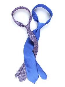 Cravatta 3 pieghe per lui Blu Avion e cravatta 3 pieghe per lei ROSA abbinate in pura seta stampata SIMILI